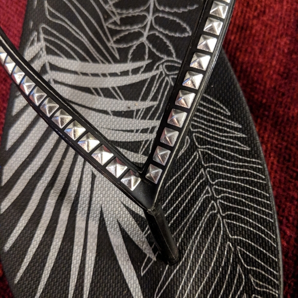 Studded thong sandals - Picture 5 of 5